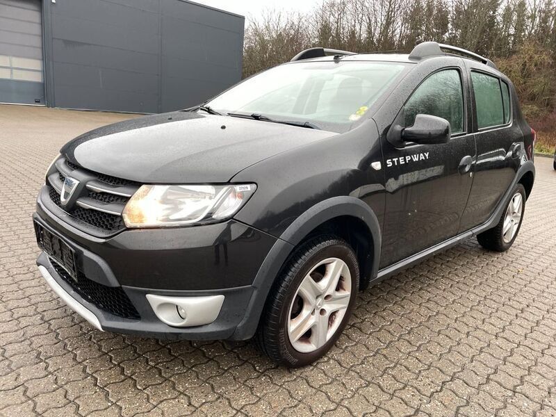 Schwarz Gebraucht 2016 Dacia Sandero Kleinwagen | 5.300 € (Superpreis) - Bild 1/4