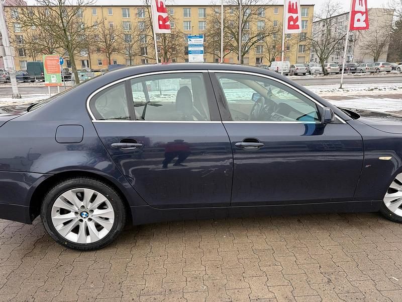 Gebraucht BMW 525 177 PS (130 kW) 2004 Blau Limousine