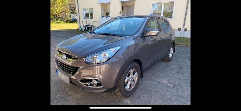 Grau Gebraucht 2012 Hyundai ix35 SUV | 11.000 € - Bild 1/4