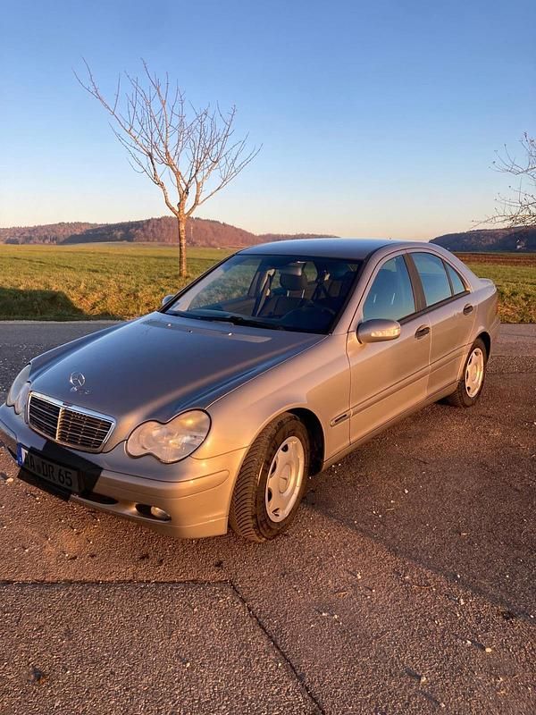 Gebraucht 2003 Mercedes C220 Limousine | 1.899 € - Bild 1/4
