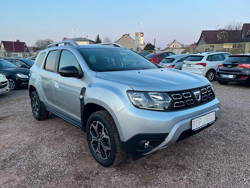 Gebraucht Dacia Duster Celebration 131 PS (96 kW) 2021 Grau SUV