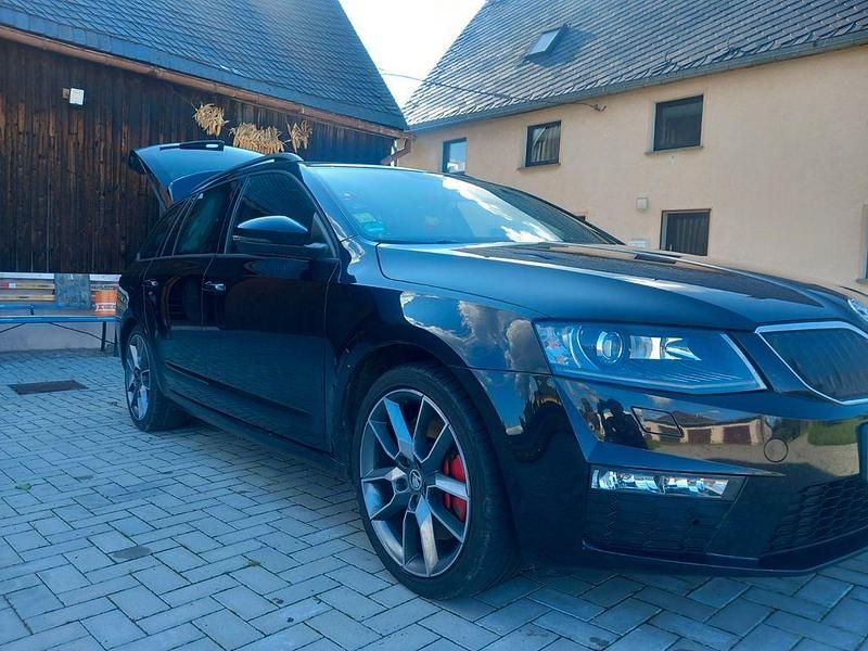 Schwarz Gebraucht 2014 Skoda Octavia RS Kombi | 11.490 € (Superpreis) - Bild 1/4
