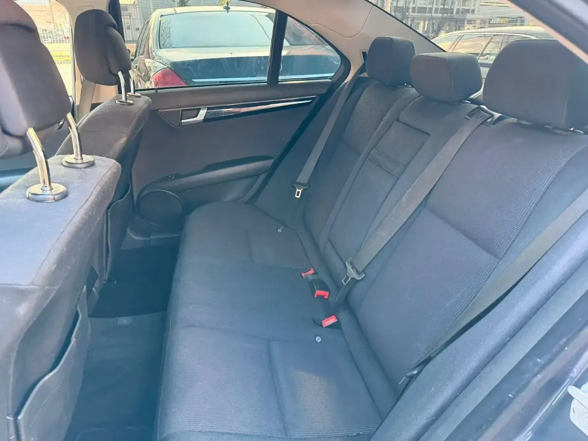 Gebraucht Mercedes C180 Elegance 156 PS (114 kW) 2010 Grau Limousine