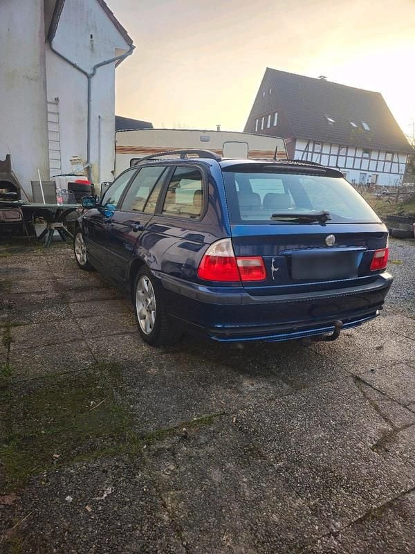 Gebraucht BMW 320 150 PS (110 kW) 2004 Blau Kombi