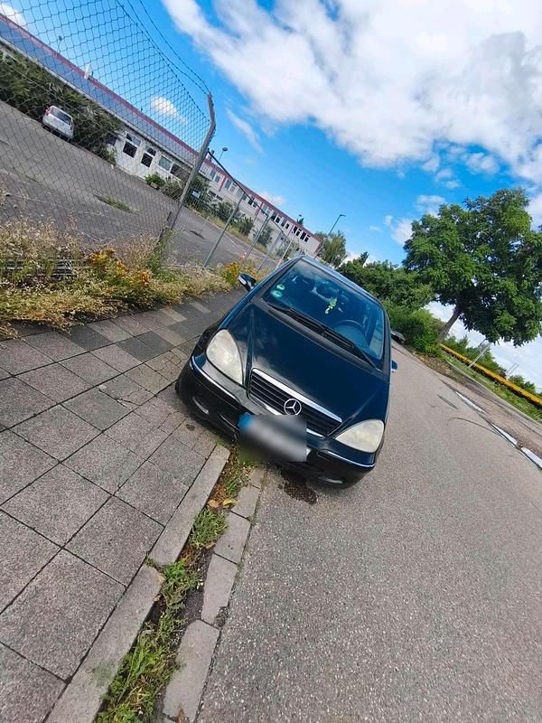 Schwarz Gebraucht 2004 Mercedes A160 Kleinwagen | 1.000 € (Guter Preis) - Bild 1/4
