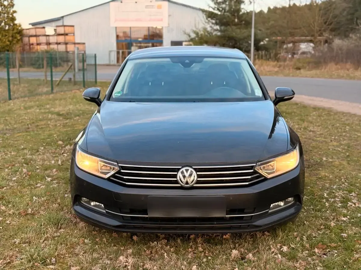 Gebraucht VW Passat R 150 PS (110 kW) 2019 Grau Limousine