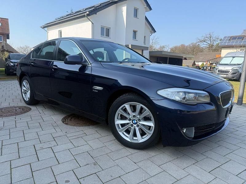 Gebraucht BMW 530 258 PS (189 kW) 2011 Blau Limousine