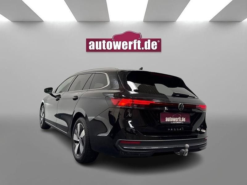 Gebraucht VW Passat IQ Drive 150 PS (110 kW) 2024 Schwarz Kombi