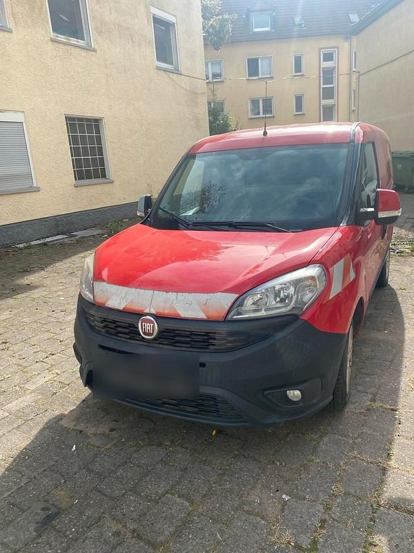 Rot Gebraucht 2017 Fiat Doblò Van / Kleinbus | 4.800 € - Bild 1/4