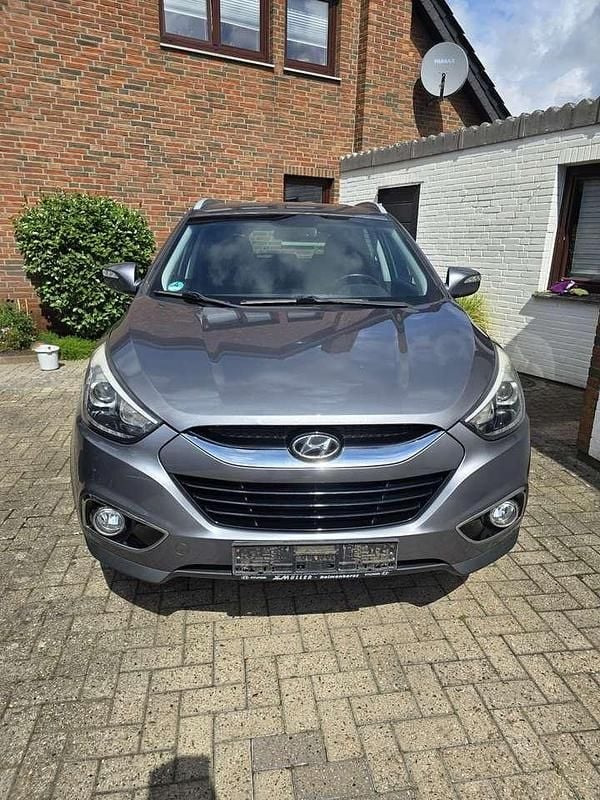 Grau Gebraucht 2014 Hyundai ix35 Edition SUV | 10.500 € (Etwas zu teuer) - Bild 1/4