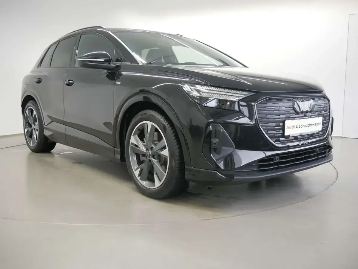 Gebraucht Audi Q4 e-tron S-Line 150 kW (204 PS) 2023 Mythosschwarz metallic SUV