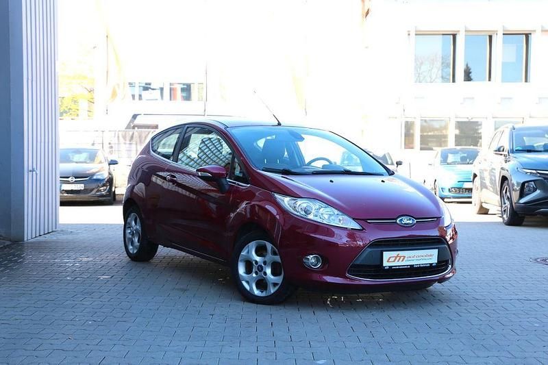 Gebraucht Ford Fiesta Titanium 82 PS (60 kW) 2011 Rot Kleinwagen
