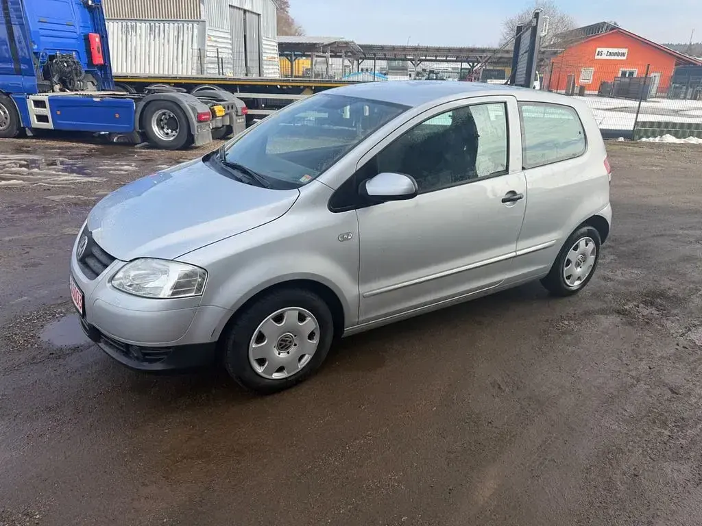Usado VW Fox Style 60 CV (44 kW) 2009 Plateado Utilitario