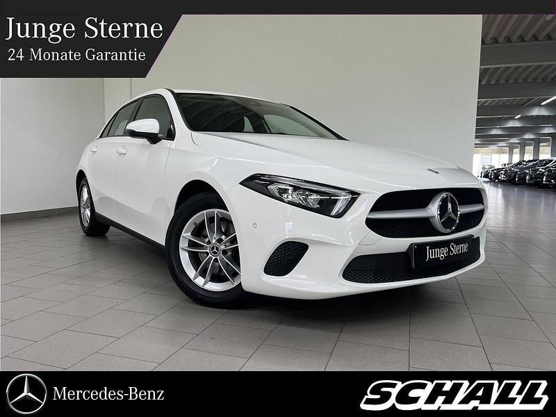 Weiß Gebraucht 2019 Mercedes A180 Kleinwagen | 20.699 € (Fairer Preis) - Bild 1/4