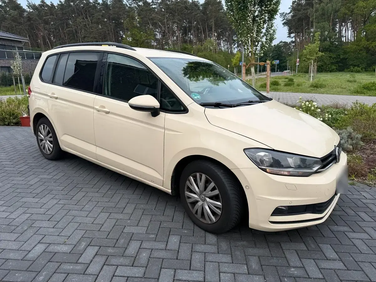 Gebraucht VW Touran 115 PS (84 kW) 2019 Gelb Van / Kleinbus