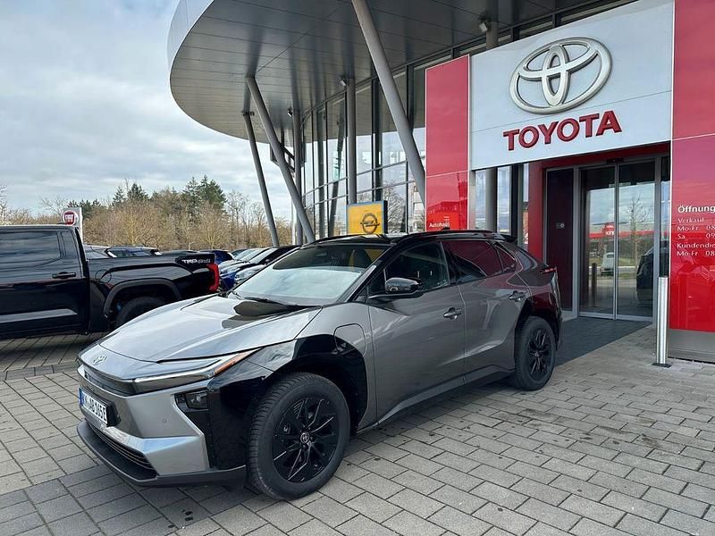 Gebraucht Toyota bZ4X Lounge+ 252 kW (343 PS) 2026 Precious metal grey / black SUV