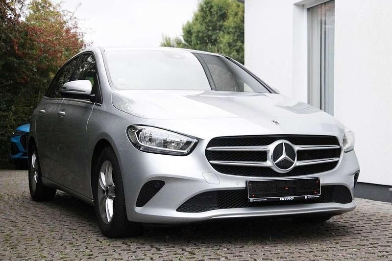 Iridiumsilber Gebraucht 2020 Mercedes 200 Limousine | 17.497 € (Guter Preis) - Bild 1/4