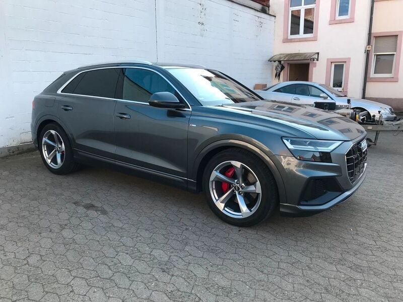 Gebraucht Audi Q8 S-Line 286 PS (210 kW) 2019 Grau metallic SUV