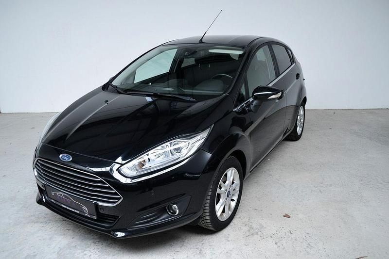 Gebraucht Ford Fiesta Titanium 125 PS (91 kW) 2017 Iridiumschwarz metallic Limousine
