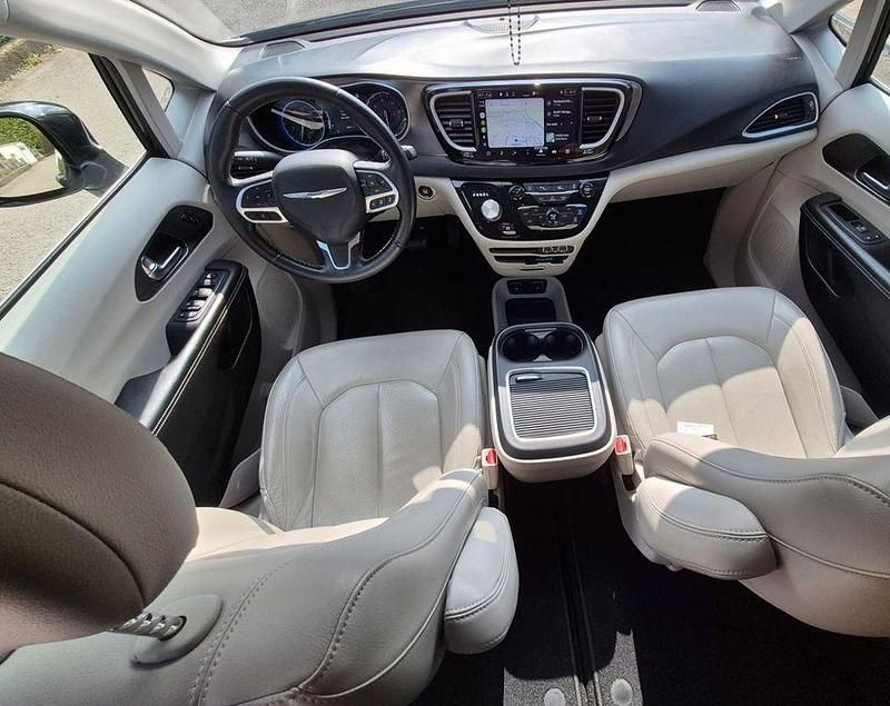 Gebraucht Chrysler Pacifica 291 PS (214 kW) 2021 Schwarz Van