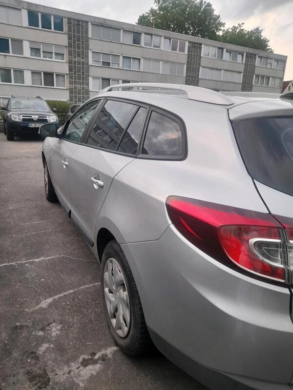 Silber Gebraucht 2012 Renault Mégane GrandTour Kombi | 2.650 € (Superpreis) - Bild 1/4