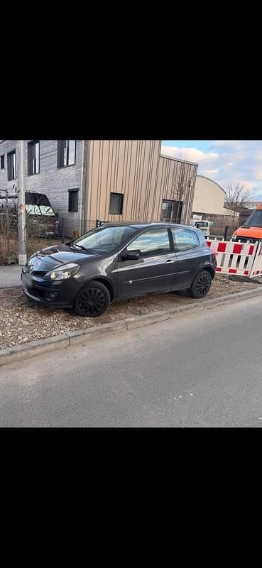Gebraucht Renault Clio 111 PS (81 kW) 2005 Grau Kleinwagen
