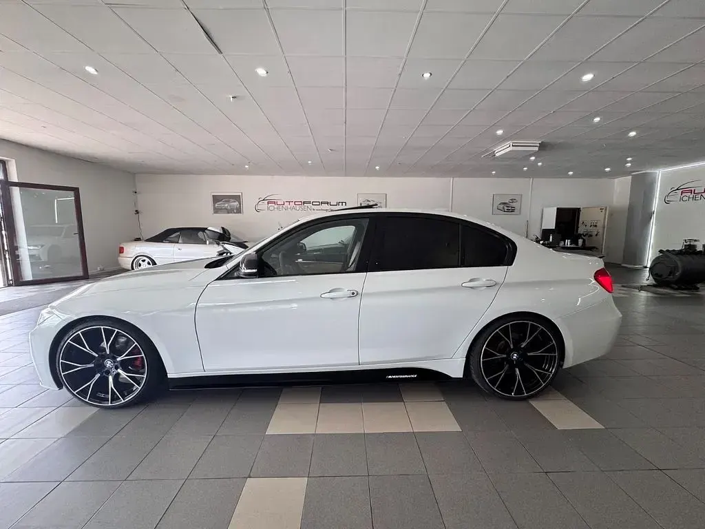 Gebraucht BMW 330 M Sport 252 PS (185 kW) 2018 Alpinweiss Limousine
