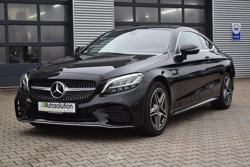 Obsidianschwarz metalliclack Gebraucht 2019 Mercedes C180 AMG line Coupé | 28.900 € (Guter Preis) - Bild 1/4