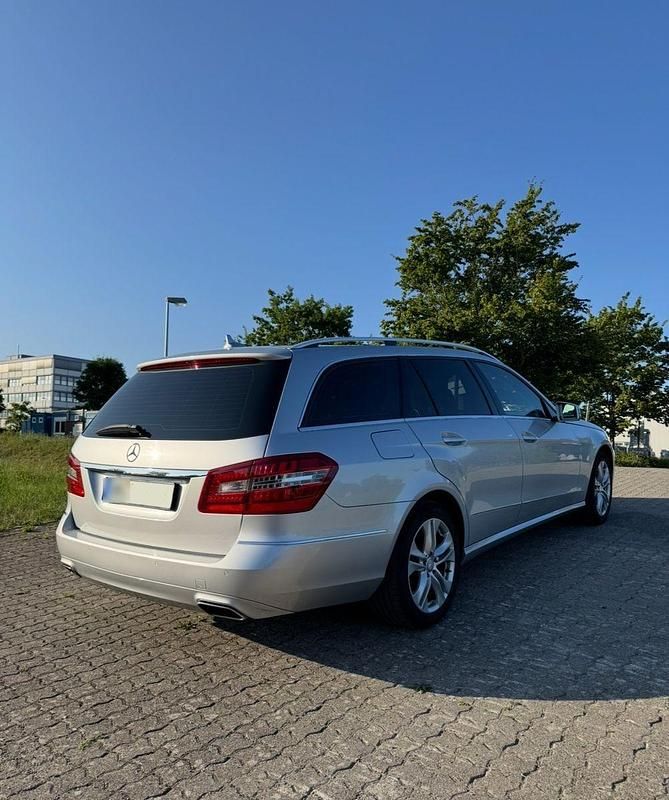 Gebraucht Mercedes E220 Avantgarde 170 PS (125 kW) 2012 Silber Limousine
