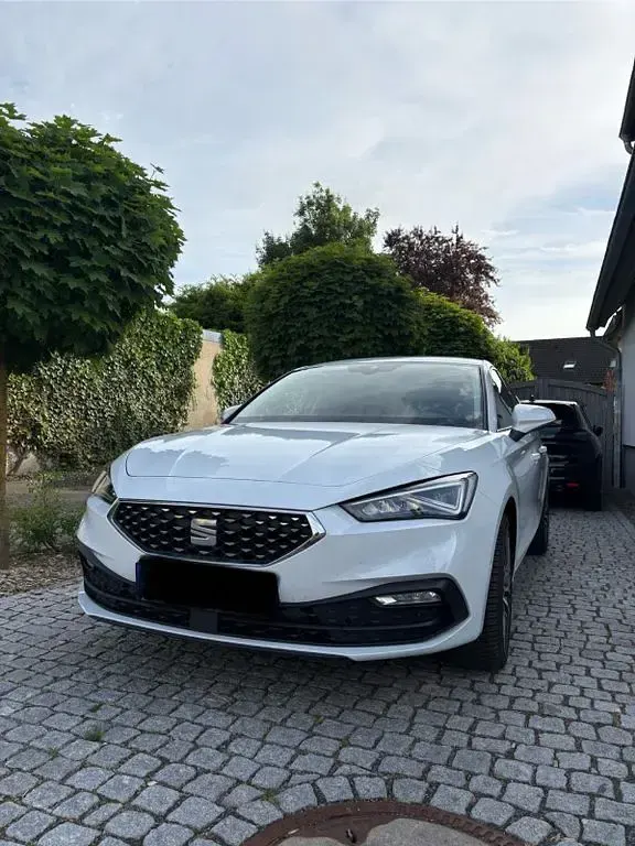 Gebraucht Seat Leon XCELLENCE 150 PS (110 kW) 2020 Weiß Limousine