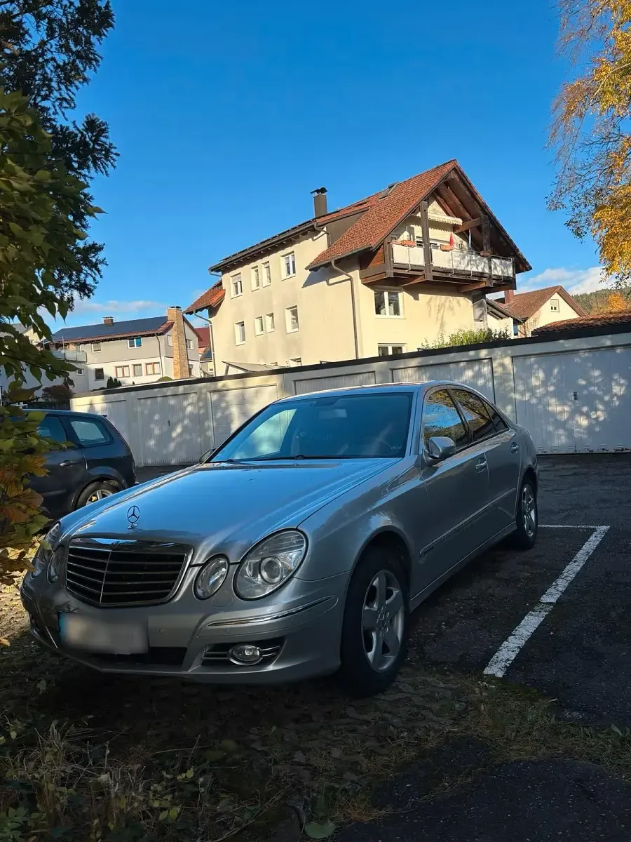 Second-hand Mercedes E300 Avantgarde 211 CP (155 kW) 2008 Argintiu Berlinǎ