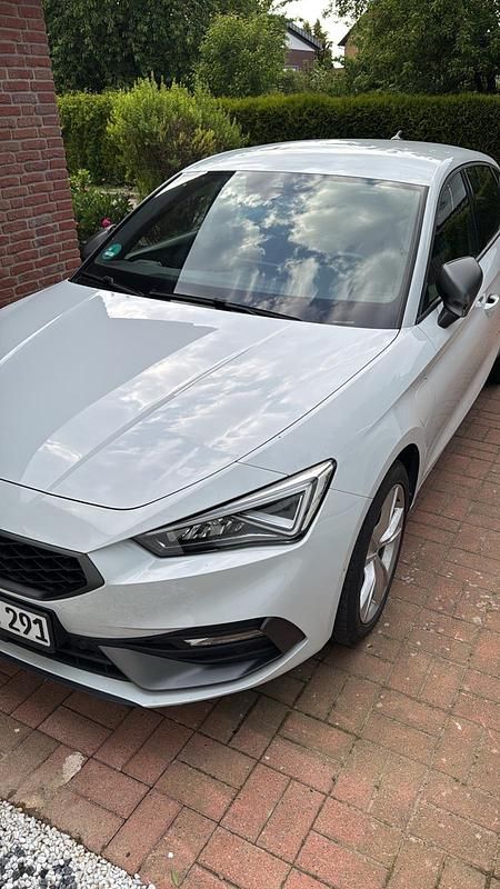 Weiß Gebraucht 2020 Seat Leon FR Limousine | 20.299 € (Fairer Preis) - Bild 1/4