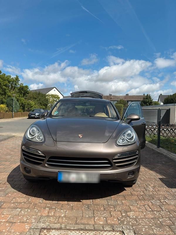 Braun Gebraucht 2011 Porsche Cayenne SUV | 19.000 € (Guter Preis) - Bild 1/4