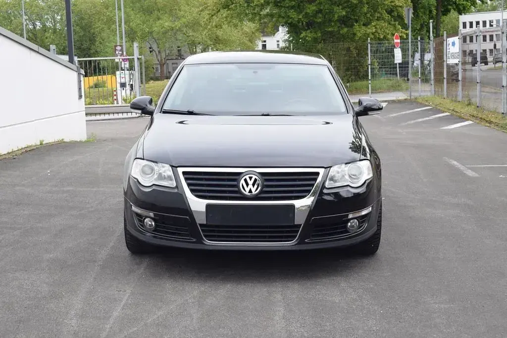 Second-hand VW Passat Sportline 160 CP (117 kW) 2008 Negru Berlinǎ