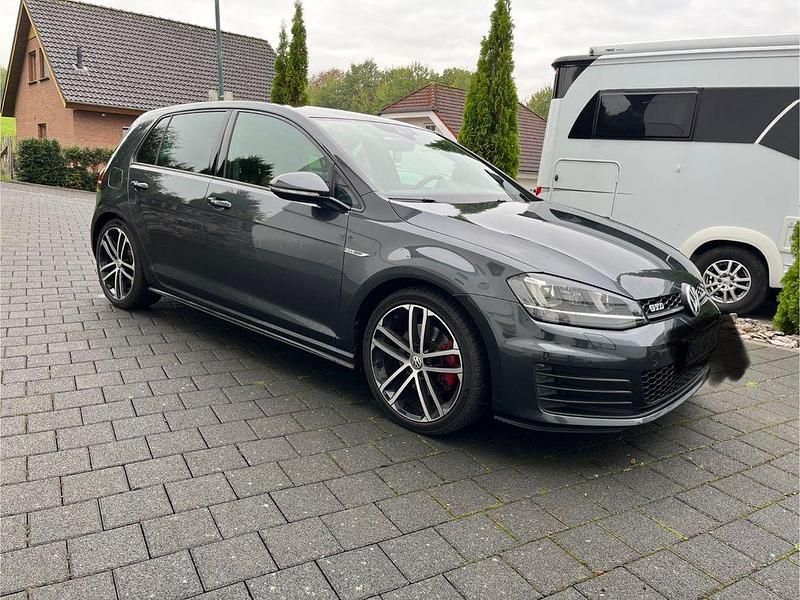 Grau Gebraucht 2016 VW Golf VII GTD Limousine | 17.500 € - Bild 1/4