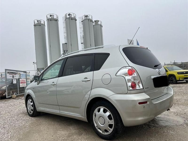 Silber Gebraucht 2009 Toyota Corolla Verso Van / Kleinbus | 4.900 € (Fairer Preis) - Bild 1/4