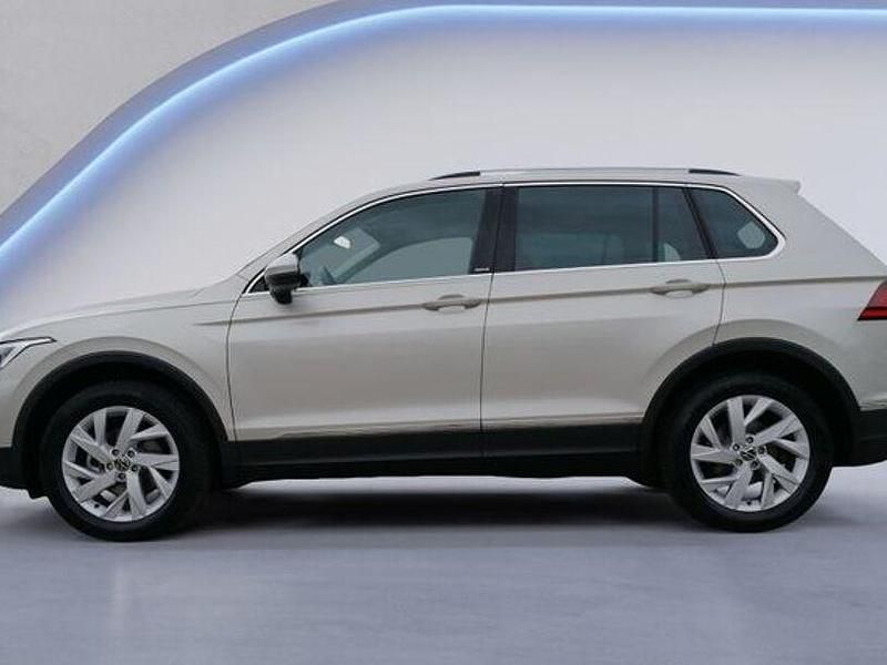 Gebraucht VW Tiguan Move 131 PS (96 kW) 2024 Ivory silver metallic SUV