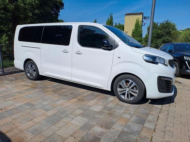Weiß Gebraucht 2022 Peugeot e-Traveller Business-Line Van / Kleinbus | 27.990 € (Superpreis) - Bild 1/4