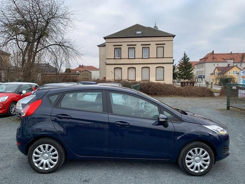 Gebraucht Ford Fiesta 65 PS (47 kW) 2015 Blau Limousine