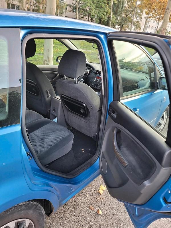 Blau Gebraucht 2010 Ford C-MAX Van / Kleinbus | 2.000 € - Bild 1/4