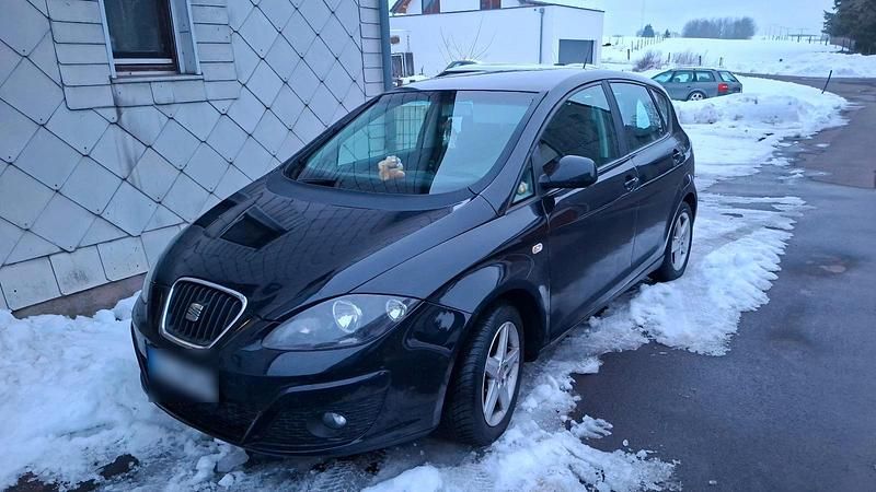 Schwarz Gebraucht 2010 Seat Altea Van / Kleinbus | 2.222 € (Superpreis) - Bild 1/4