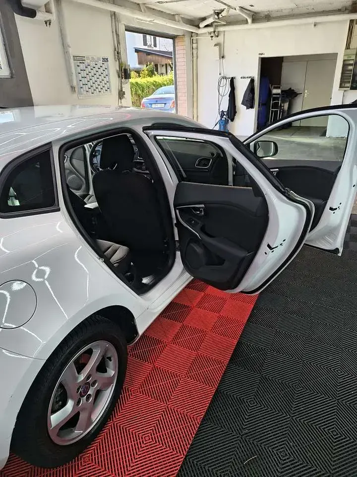 Gebraucht Volvo V40 Kinetic 122 PS (89 kW) 2017 Limousine
