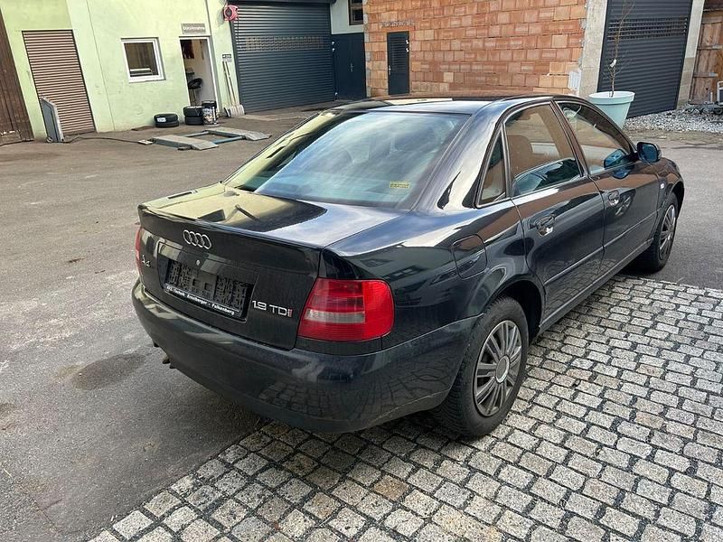 Gebraucht Audi A4 116 PS (85 kW) 2000 Schwarz Limousine
