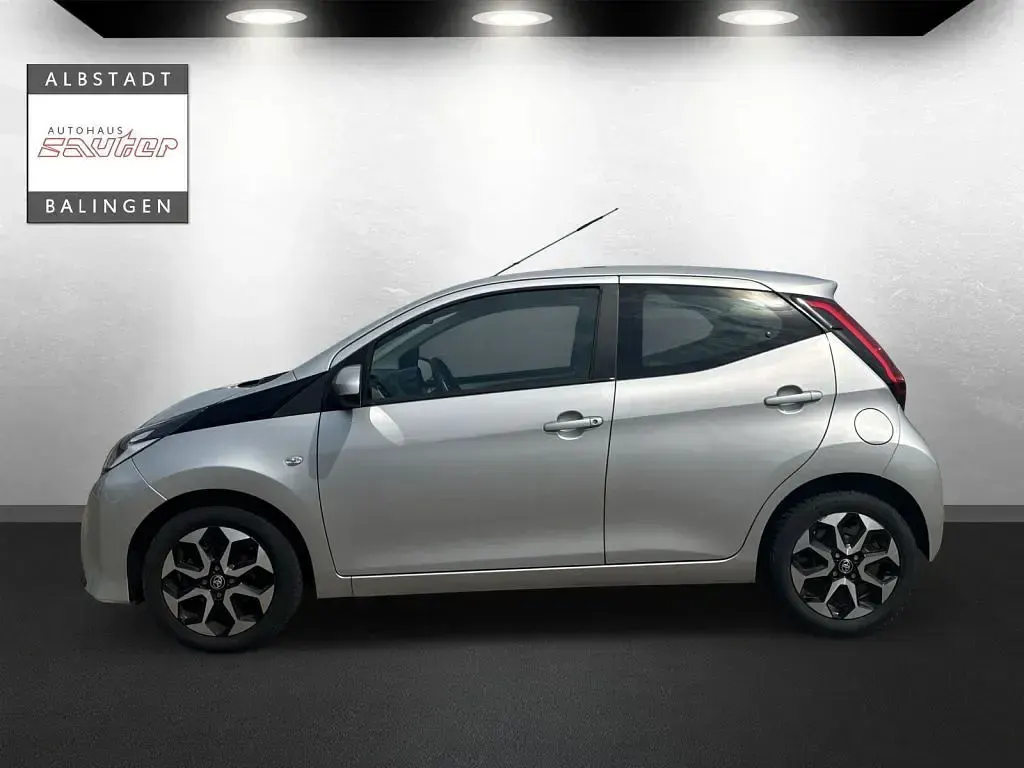 Gebraucht Toyota Aygo X-play 72 PS (52 kW) 2019 Grau Kleinwagen