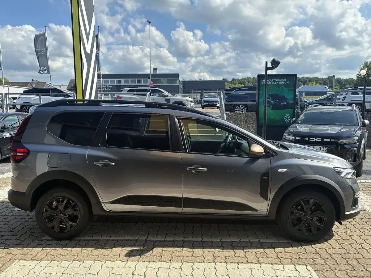 Neu Dacia Jogger Extreme 110 PS (80 kW) 2025 Dolomitgrau (grau) Van / Kleinbus