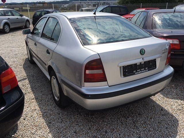 Gebraucht Skoda Octavia 101 PS (74 kW) 1997 Silber Limousine