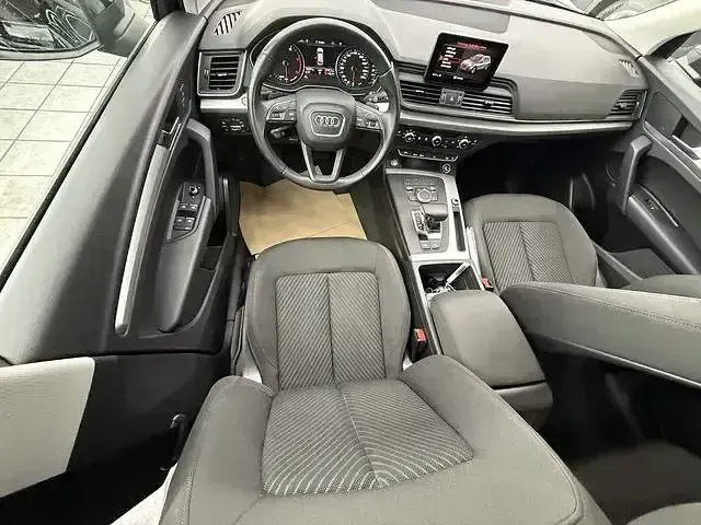 Gebraucht Audi Q5 Basis 163 PS (119 kW) 2020 Mythosschwarz metallic SUV