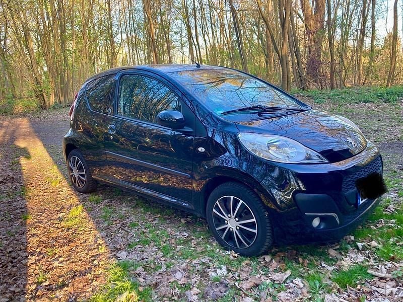 Gebraucht Peugeot 107 68 PS (50 kW) 2013 Schwarz Kleinwagen