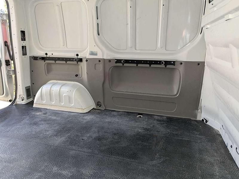 Second-hand Opel Vivaro 114 CP (83 kW) 2012 Alb Monovolum