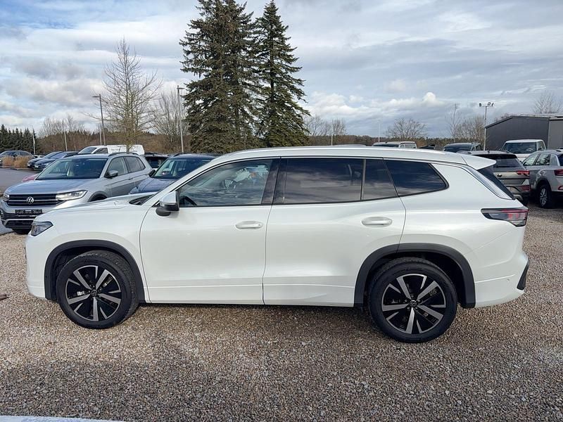 Gebraucht VW Tayron Life 150 PS (110 kW) 2025 Oryxweiß perlmutteffekt SUV